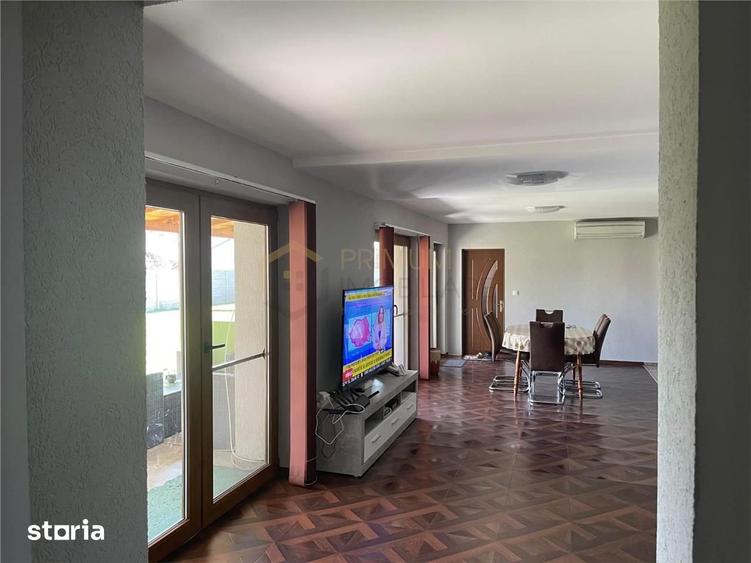 Casă cu 6 camere cu Teren 995 Mp în Ronaț