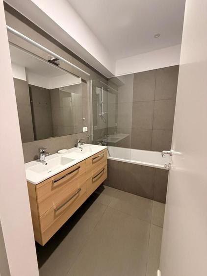 Apartament cu 4 camere decomandat, mobilat în Iancu Nicolae