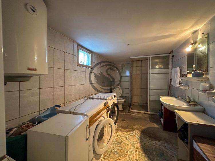 Casă cu 5 camere cu Teren 984 Mp în Blejoi