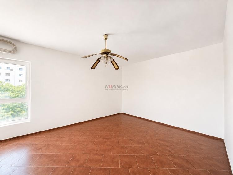 Apartament cu 3 camere semidecomandat în Gorjului