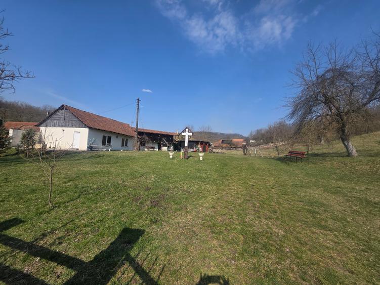 Casă individuală cu 4 camere cu Garaj în Fintoag