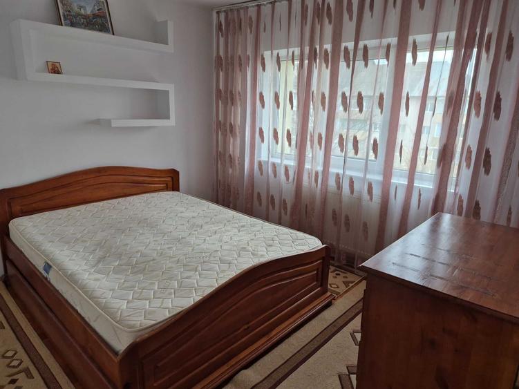 Apartament cu 3 camere decomandat în Șcheia