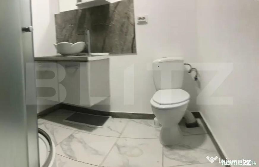 Casă cu 7 camere cu Teren 400 Mp în Central