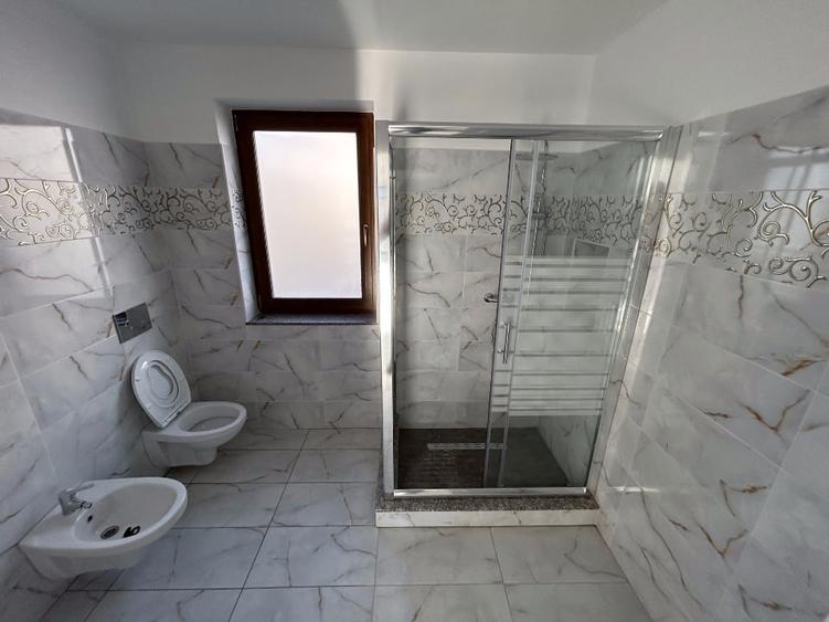 Casă individuală cu 4 camere cu Canalizare în Miroslava