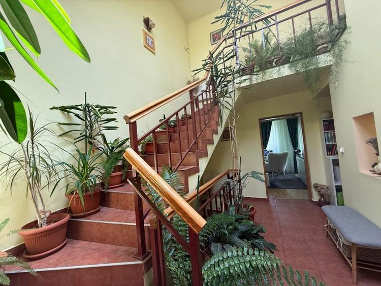 Casă individuală cu 6 camere cu Canalizare în Fratelia