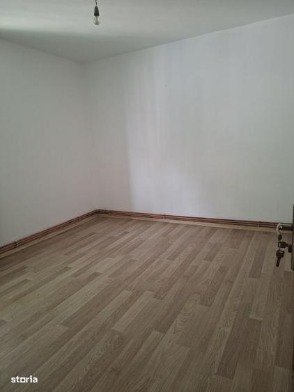 Apartament cu 3 camere semidecomandat în George Enescu