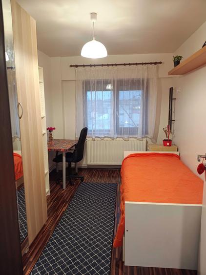 Apartament cu 3 camere decomandat în Exterior Vest