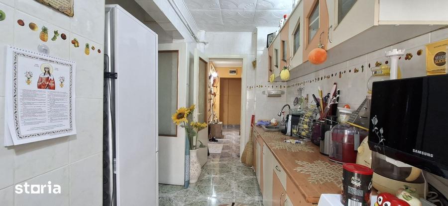 Apartament cu 4 camere decomandat, mobilat în Micro 39