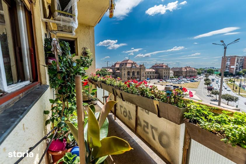 Apartament cu 4 camere decomandat în Central