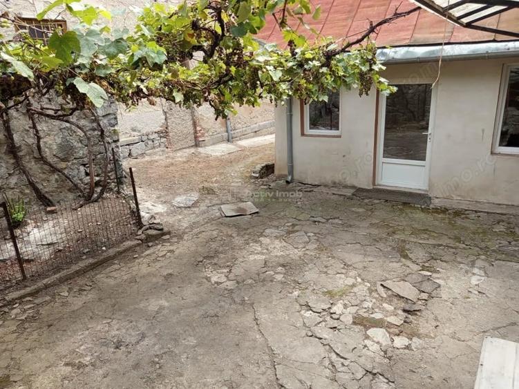 Casă cu Teren 243 Mp în Vest