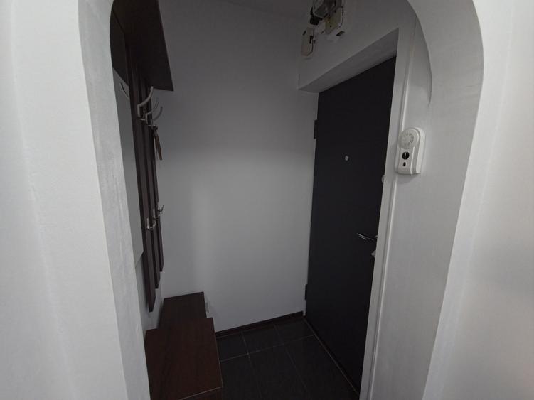 Apartament cu 2 camere semidecomandat, mobilat în City Park Mall