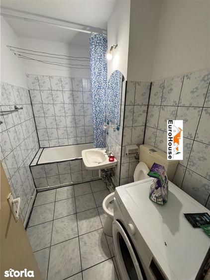 Garsonieră decomandată în Central