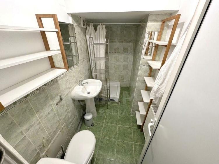 Apartament cu 3 camere decomandat în Calea București