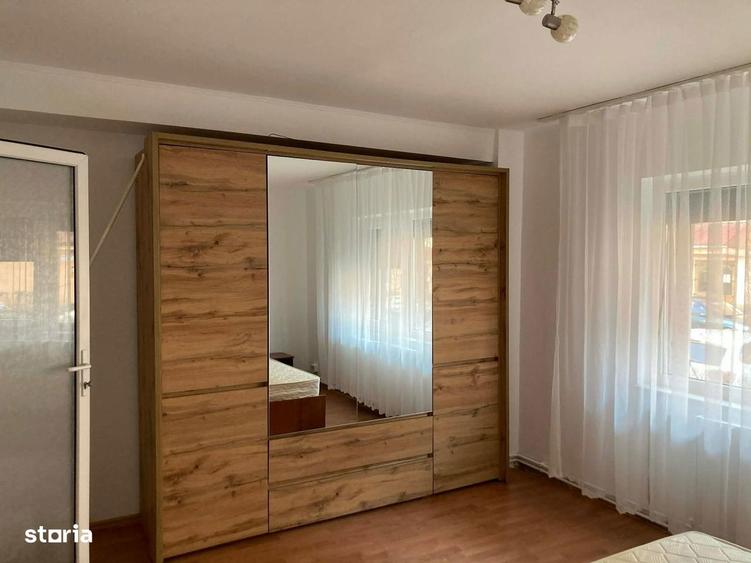 Apartament cu 3 camere decomandat, mobilat în Florilor