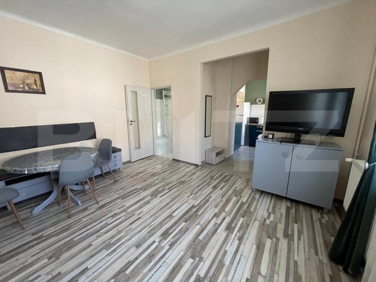Apartament cu 2 camere semidecomandat, mobilat în Central