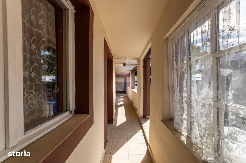 Casă cu 4 camere decomandat în Pârneava