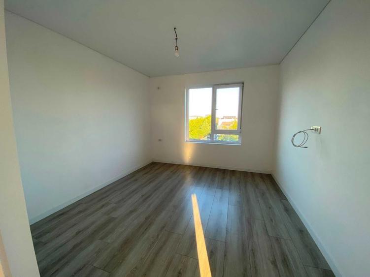 Inchiriez apartament, 2 camere decomandate si bucatarie separata, spatioase, balcon, bloc nou, gaze, 7 minute de statia de metrou, Aparatorii Patriei - 1