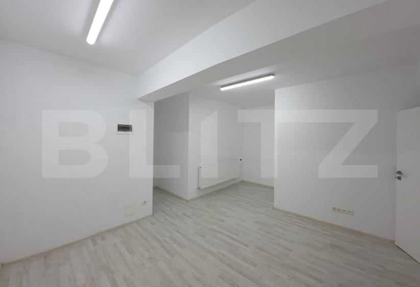 Apartament cu 3 camere decomandat în Independenței