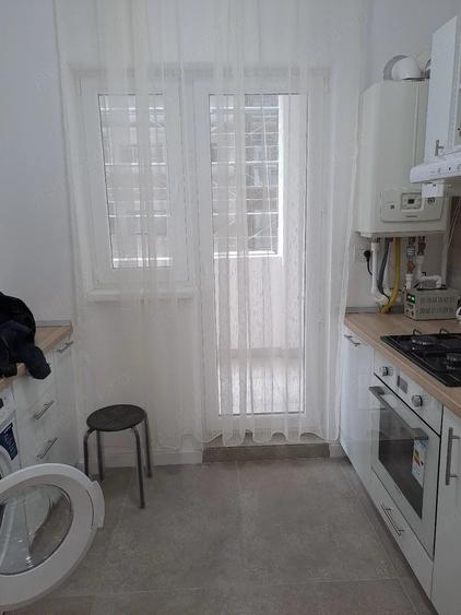 Apartament cu 2 camere semidecomandat în Berceni
