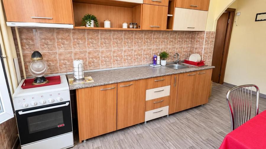 Apartament cu 3 camere semidecomandat în Dâmbovița