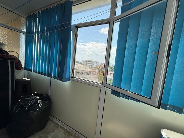 Apartament cu 3 camere decomandat, mobilat în Central