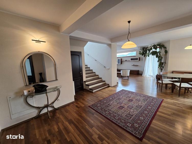 Casă cu 4 camere în Central