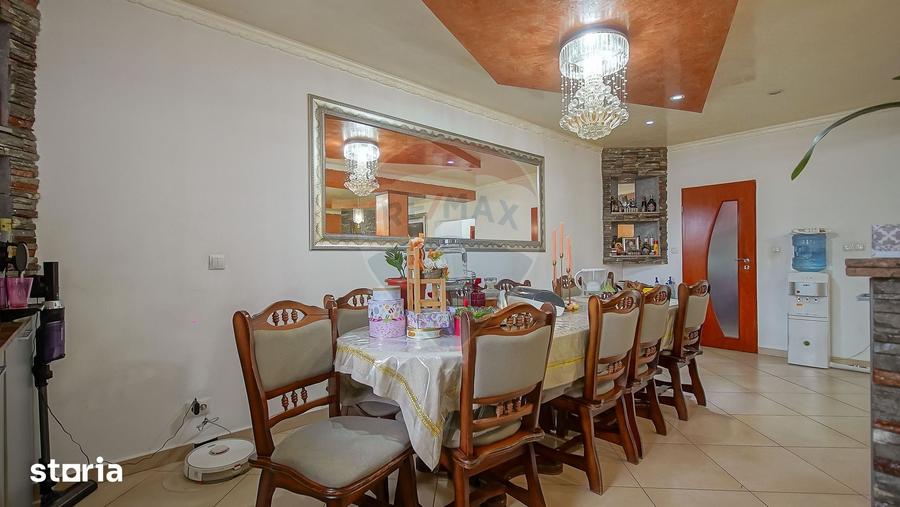Casă cu 9 camere cu Teren 377 Mp în Central