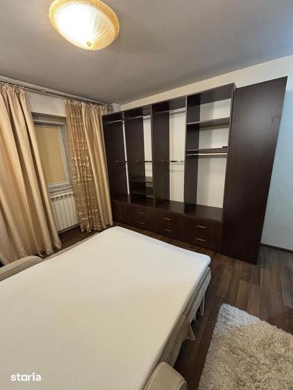 Apartament cu 3 camere în Craiovița Nouă