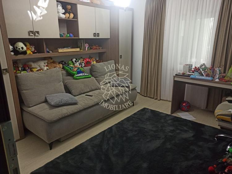 Apartament cu 3 camere decomandat, mobilat în Independenței
