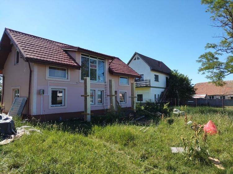 Casă cu 4 camere în Dudeștii Noi