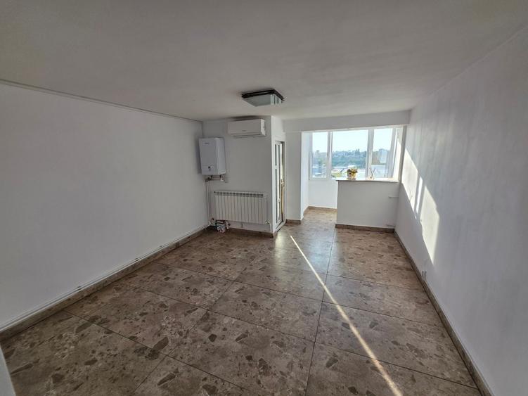 Garsonieră semidecomandată în Far