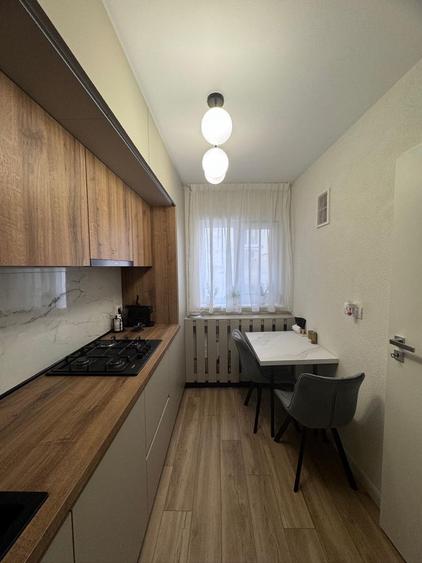 Apartament cu 3 camere decomandat în Tineretului
