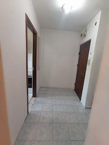 Apartament cu 2 camere semidecomandat în Podu Roș