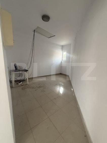 Spațiu comercial, de 200 mp, în Micro 6
