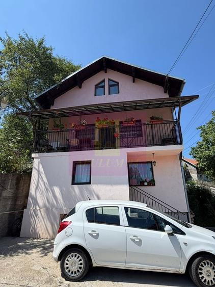 Casă individuală cu 4 camere cu Canalizare în Est
