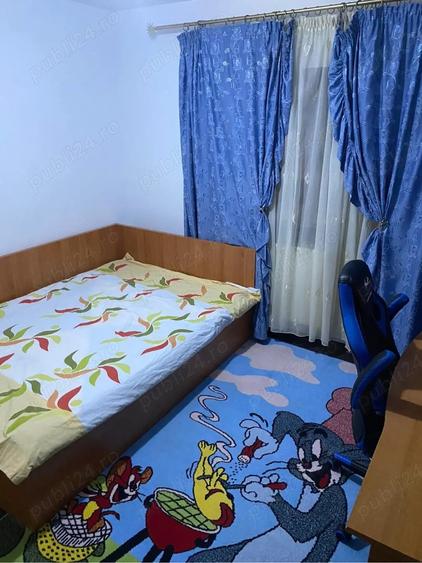 Apartament cu 3 camere semidecomandat în Central