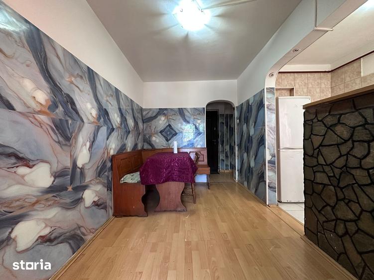 Apartament cu 3 camere nedecomandat în Micro 6