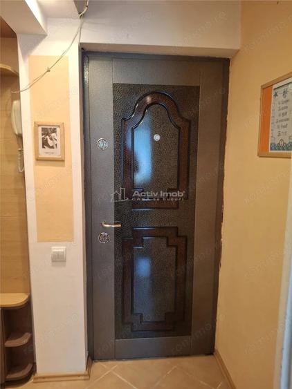 Apartament cu 3 camere semidecomandat în Micro II