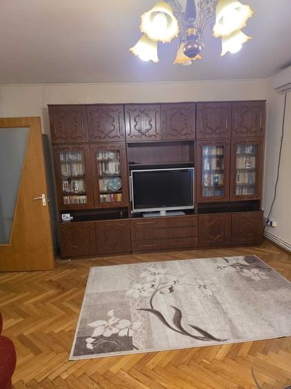 Apartament cu 2 camere decomandat în Drumul Sării