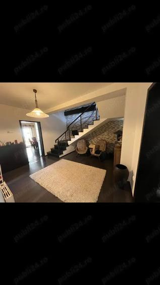 Casă cu 6 camere cu Teren 300 Mp în Central