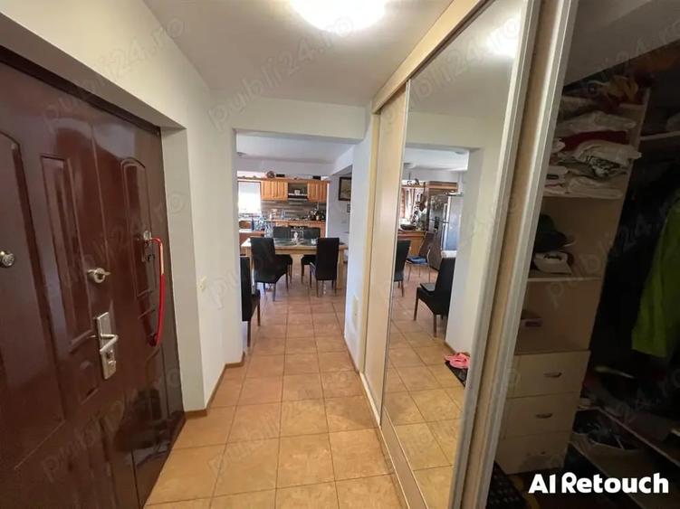 Casă cu 6 camere cu Teren 10000 Mp în Central