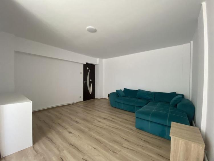 Apartament cu 3 camere decomandat în Rahova
