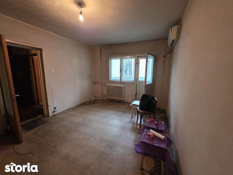 Apartament cu 3 camere semidecomandat în Obor
