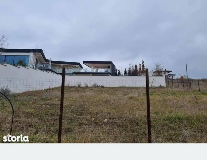 Teren Construcții intravilan de 650 mp, în Podul de Fier