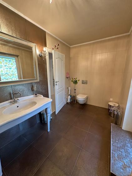 Penthouse cu 4 camere decomandat, mobilat în Băneasa