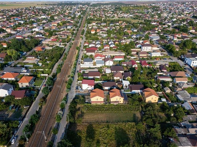 Teren Construcții intravilan de 1167 mp, în Valu lui Traian