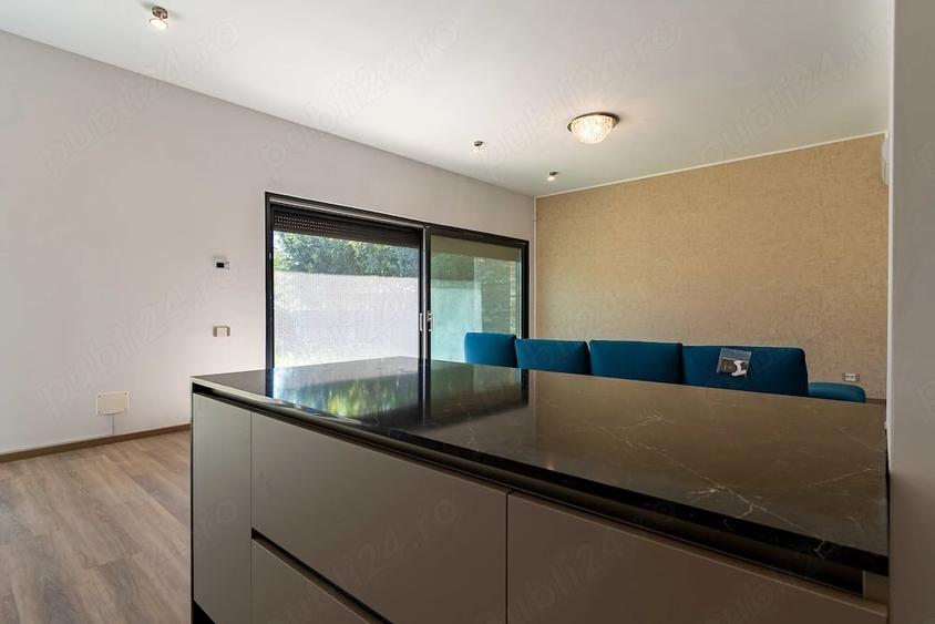 Casă cu 9 camere cu Teren 475 Mp în Tamași