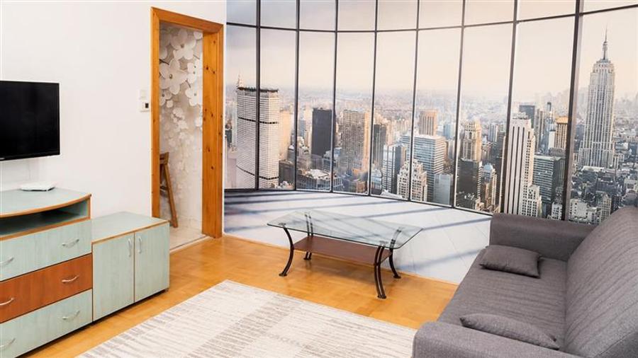 Apartament cu 2 camere nedecomandat, mobilat în 7 Noiembrie