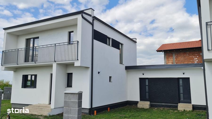 Casă cu 5 camere cu Teren 350 Mp în Dumbrăvița