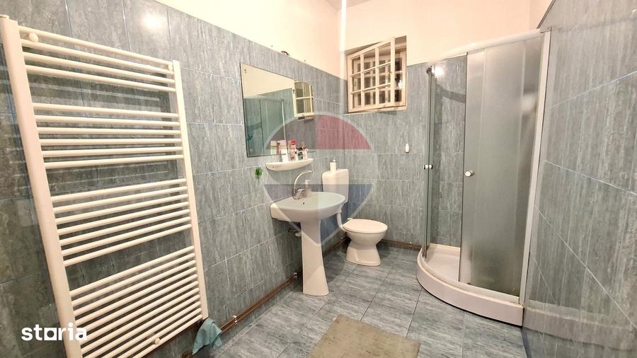 Casă cu 2 camere decomandat cu Teren 36 Mp în Central